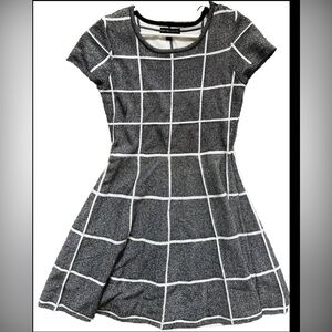 My Michelle Girls Skater Dress Sz M Silver Window Pane Knit Stretch